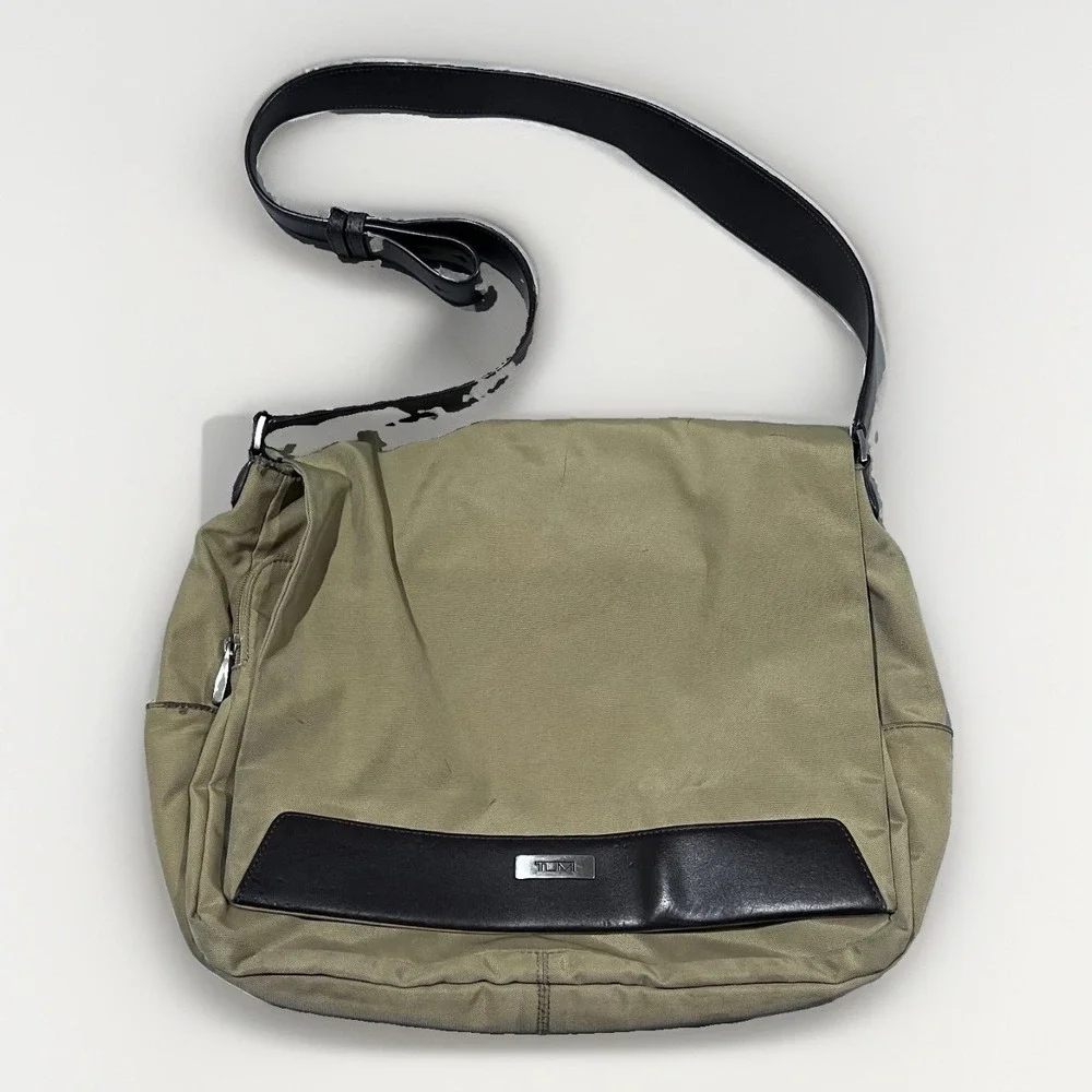 Vintage Tumi Womens Beige Crossbody Shoulder Messanger Bag Purse Leather Trim